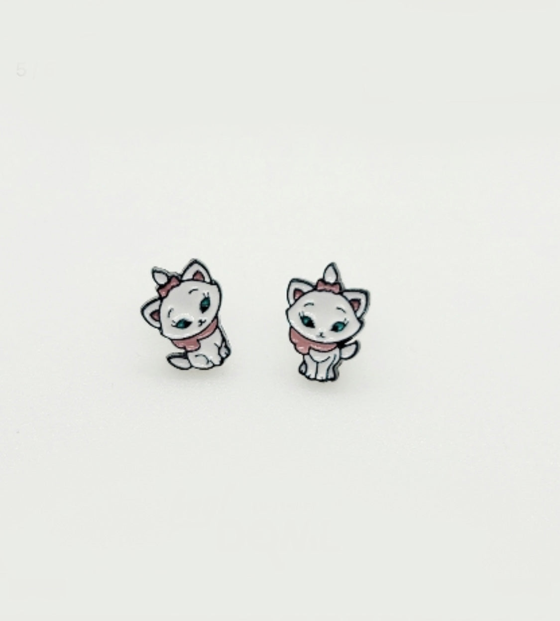 Cute Disney characters earrings Marie cat unbalance earrings