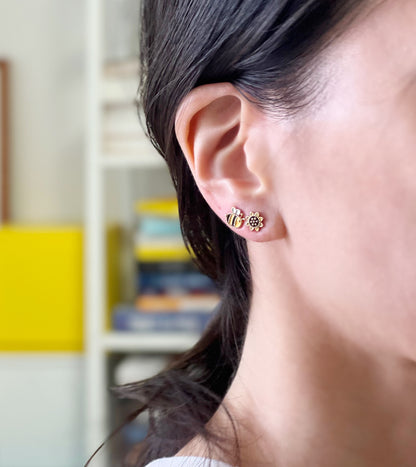 Cute honey bee and daisy flower earrings