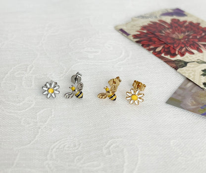 Tiny and Cute bee and daisy flower earrings