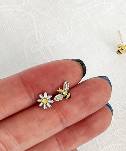 Tiny and Cute bee and daisy flower earrings