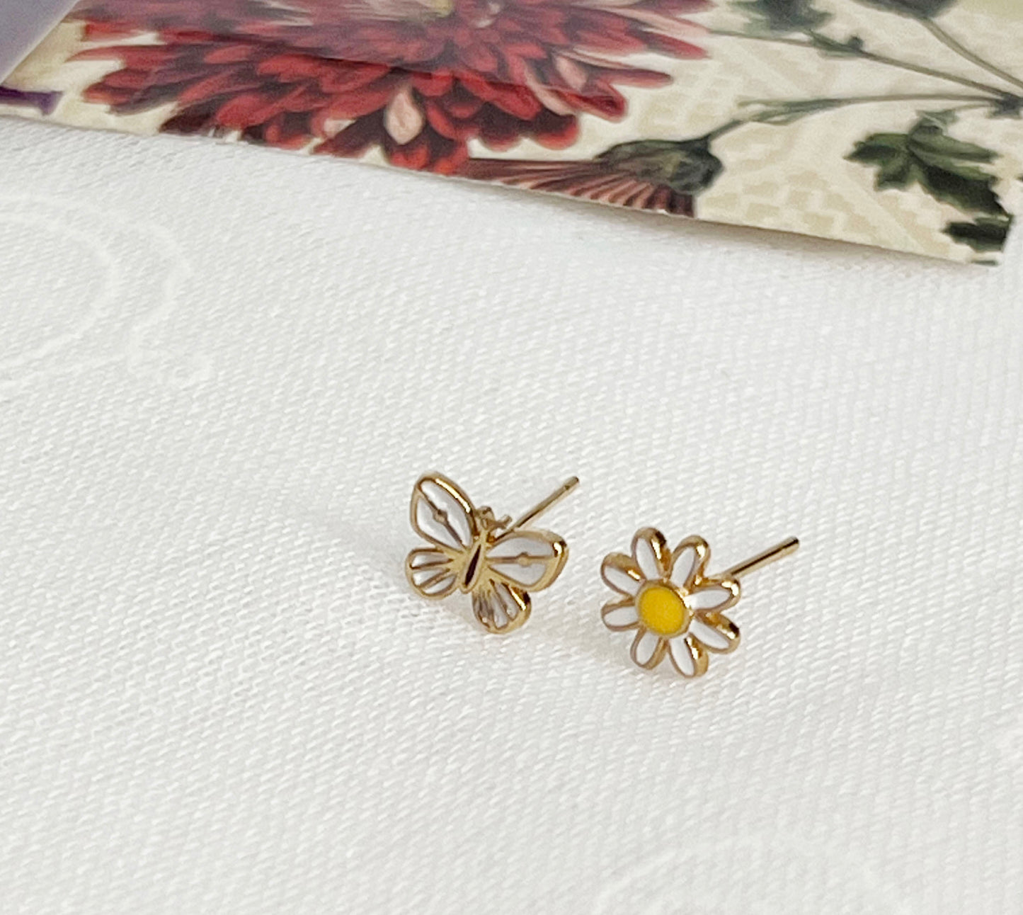 Tiny and Cute butterfly and daisy flower earrings