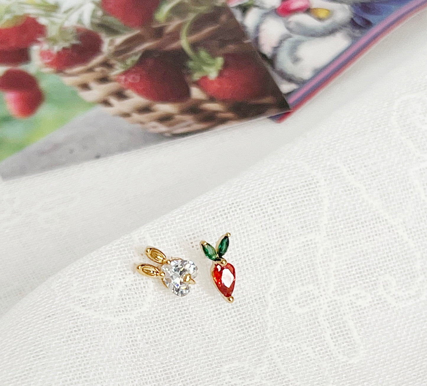 Tiny cubic setting Rabbit and. carrot stud earrings