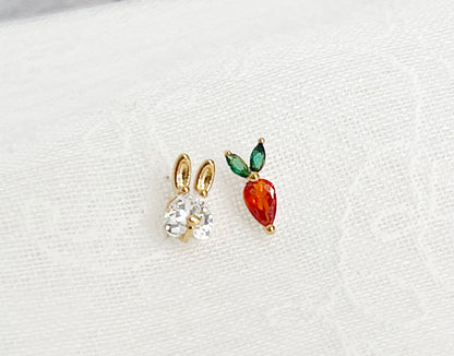 Tiny cubic setting Rabbit and. carrot stud earrings