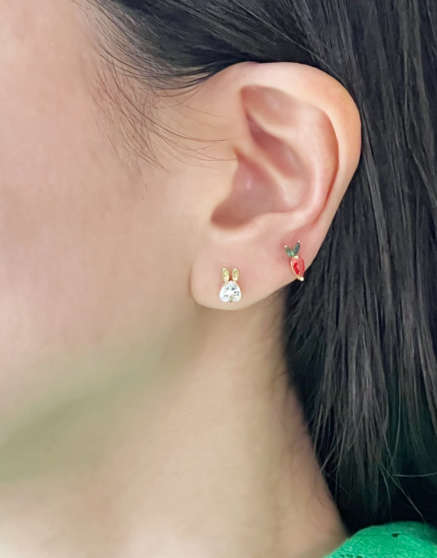 Tiny cubic setting Rabbit and. carrot stud earrings