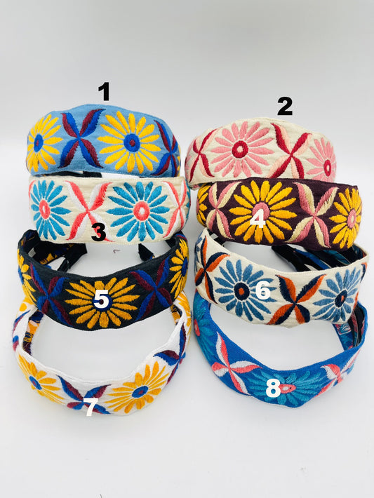 Hand made wide hairband with flowers pattern full of ethnic vibes.-5cm