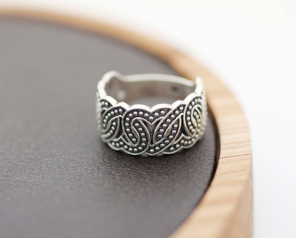 925 Sterling Silver Delicate linked open Hearts ring