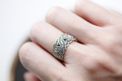 925 Sterling Silver Delicate linked open Hearts ring