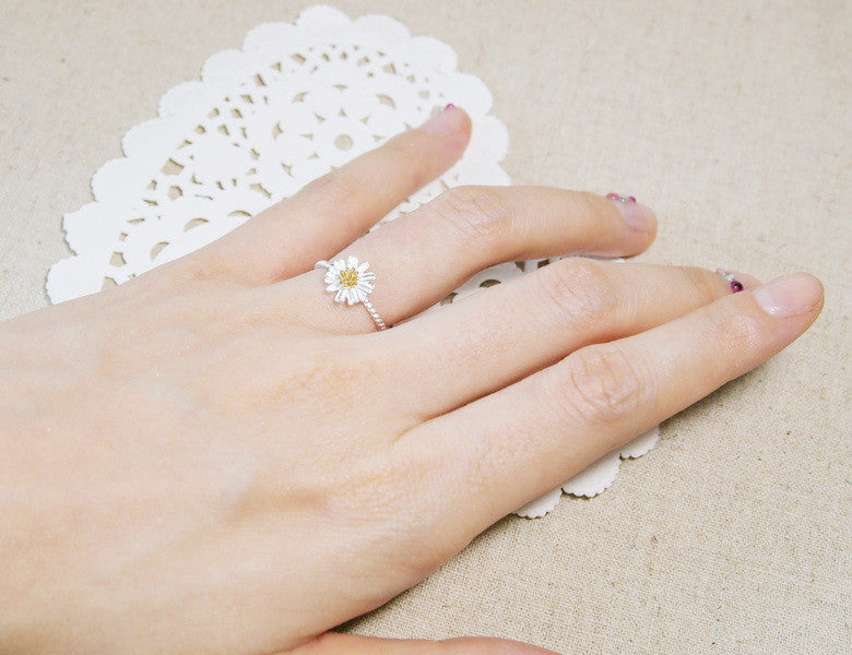 White daisy flower ring -3 (925 sterling silver / plated over Brass)