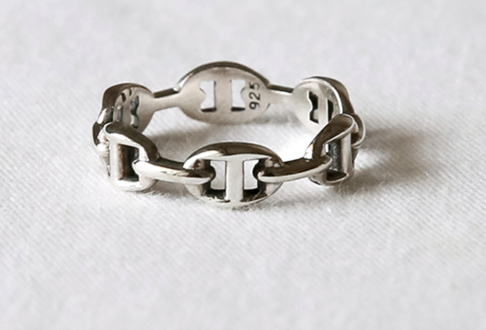 925 Sterling Silver Classic Buckle Linked Ring