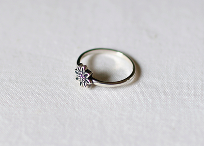 925 sterling silver Tiny Daisy flower ring