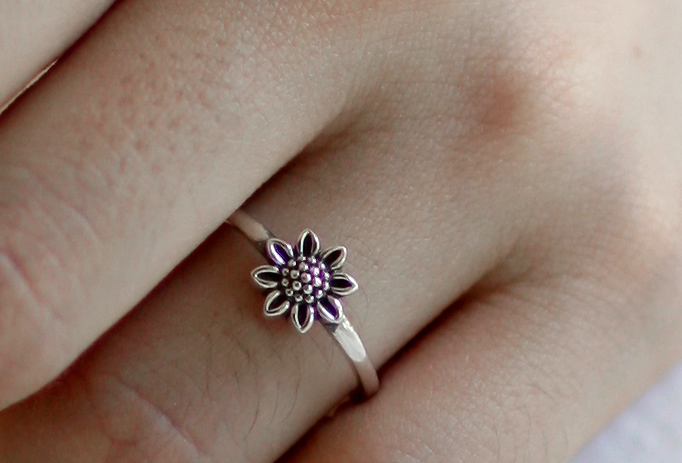 925 sterling silver Tiny Daisy flower ring