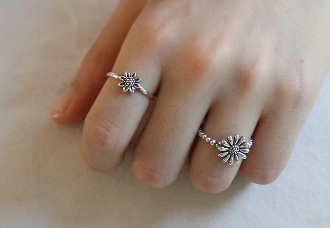 925 sterling silver Tiny Daisy flower ring