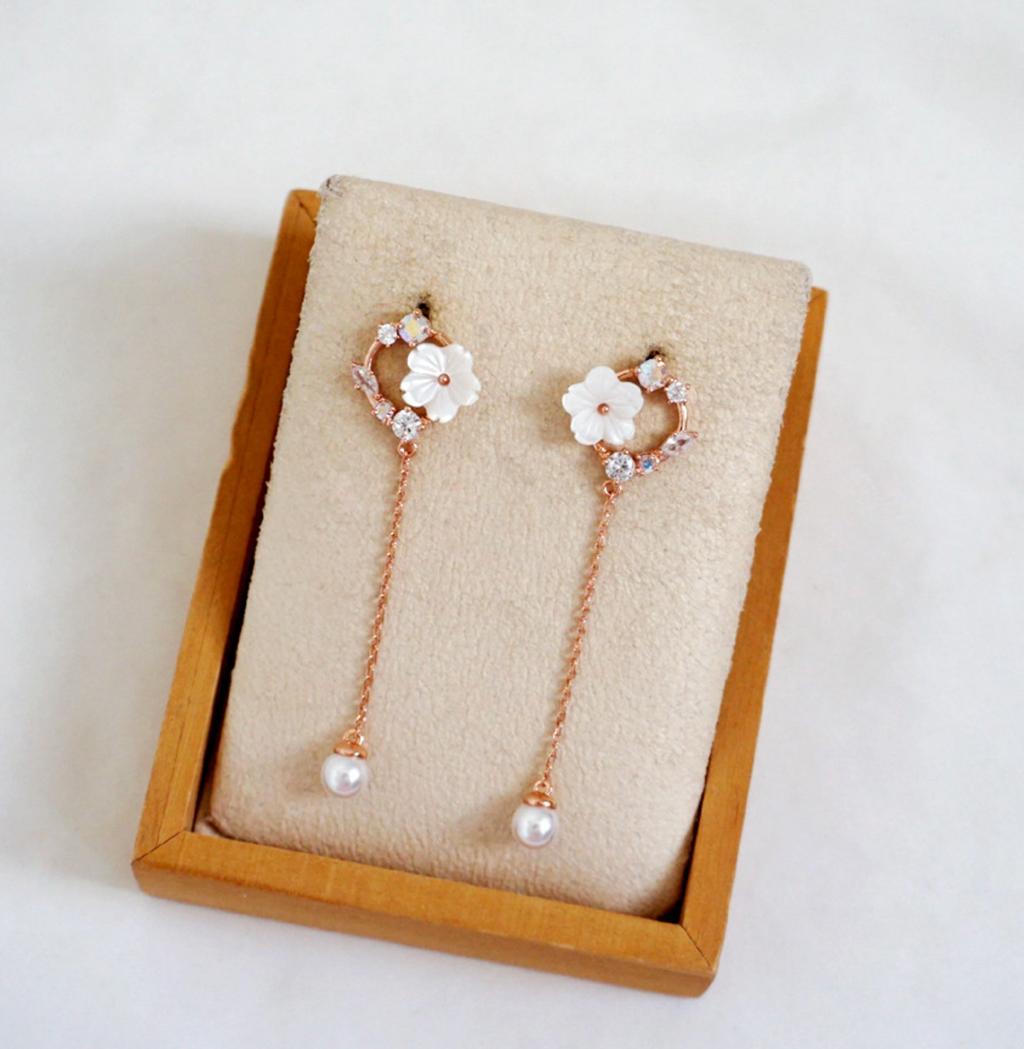 Mother of Pearl Daisy flower and Cubic circle long earrings, Dangle Flower cubic wreath earrings