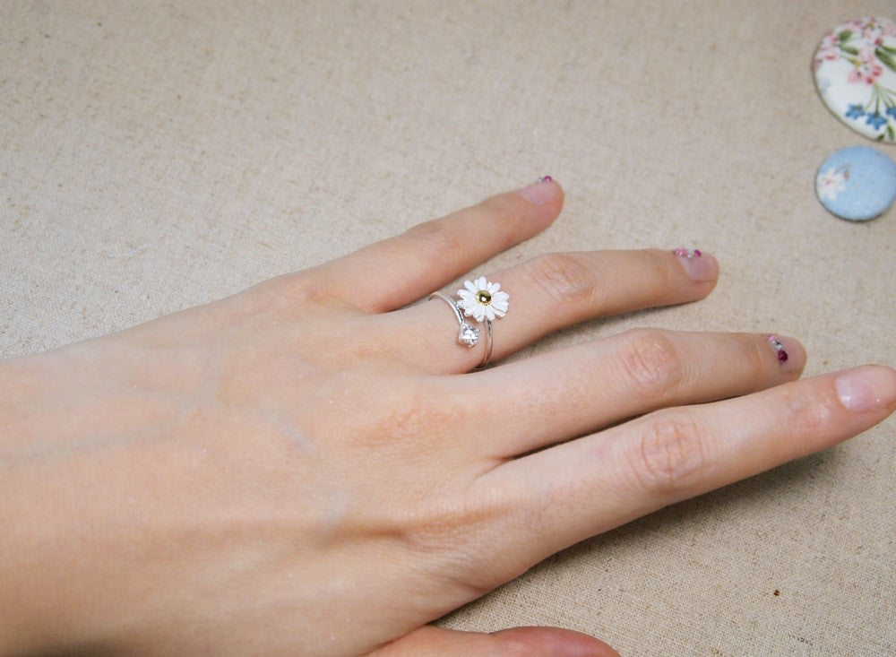 White Daisy Flower with Crystal- Adjustable Ring (925 sterling silver / plated over Brass)