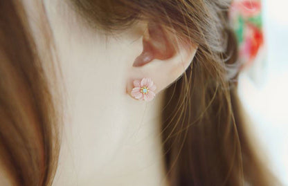 Antique and Vintage White Daisy Flower earrings detailed in swarovski stone