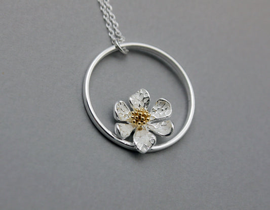 White Daisy flower pendant necklace,, flower wreath necklace , Flower and circle necklace