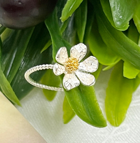 White Daisy flower ring