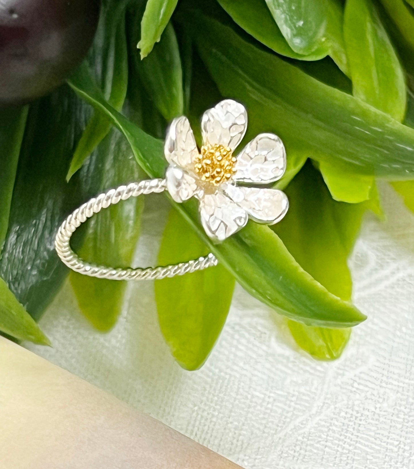 White Daisy flower ring