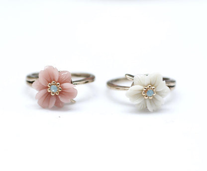 Antique and Vintage White Daisy Flower Ring detailed in swarovski stone