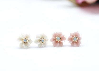 Antique and Vintage White Daisy Flower earrings detailed in swarovski stone