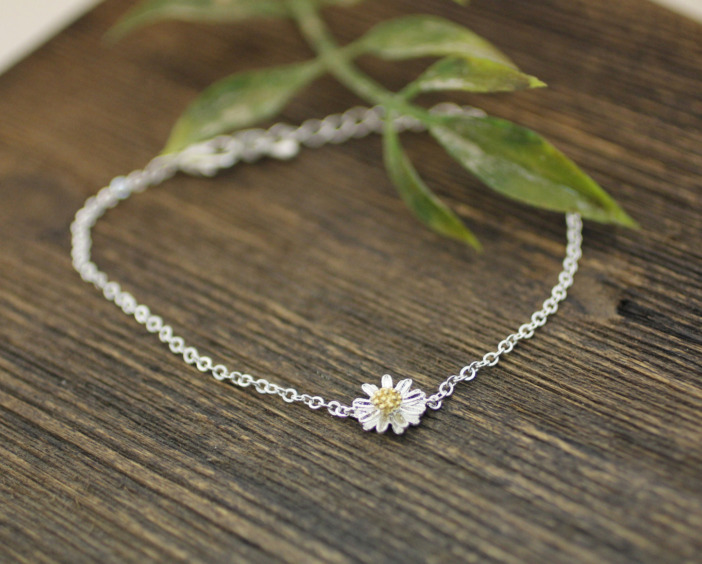 White Daisy flower pendant bracelet (925 sterling silver / plated over Brass)