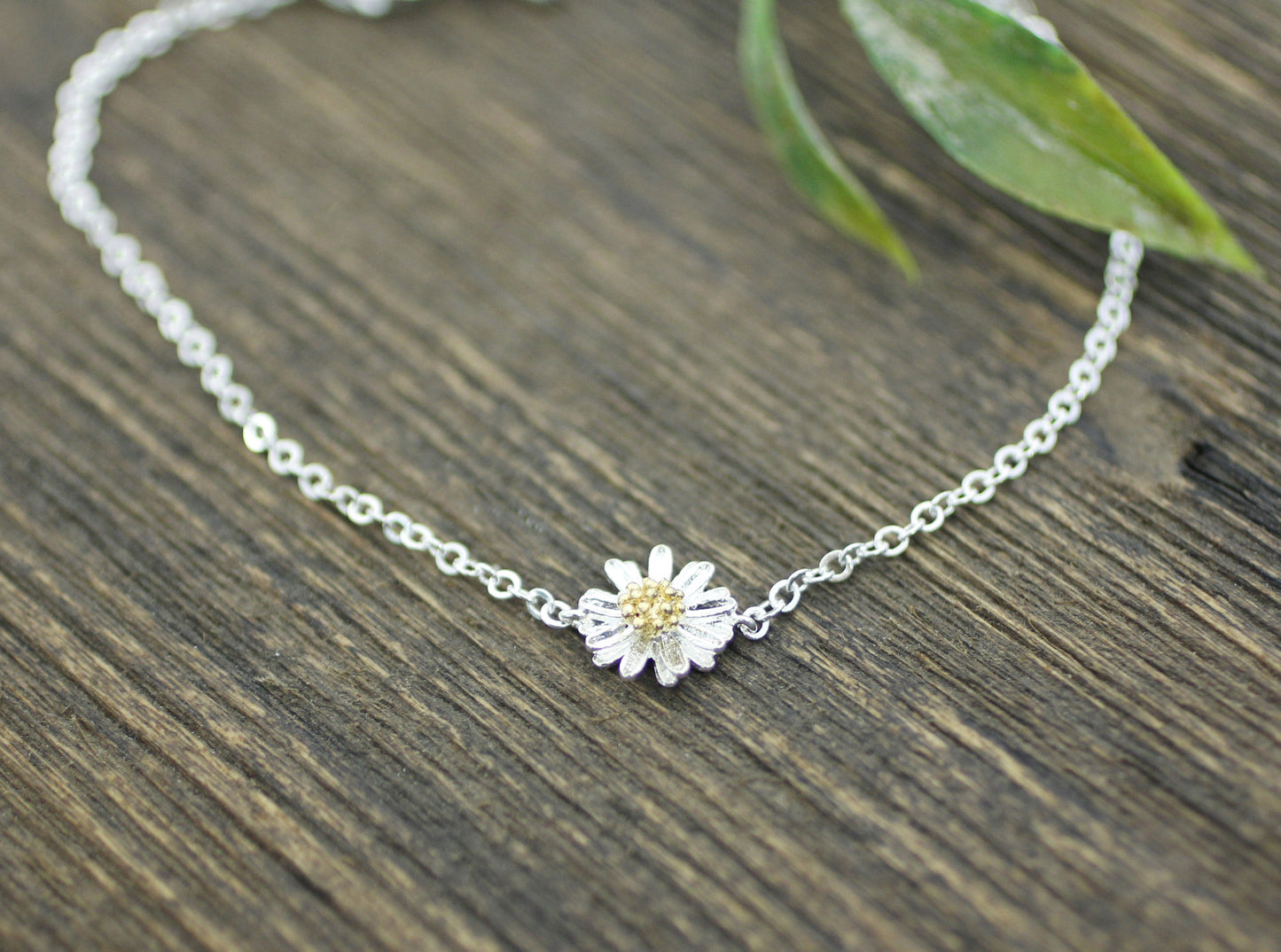 White Daisy flower pendant bracelet (925 sterling silver / plated over Brass)