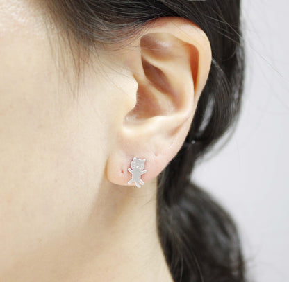 cute and unique tiny kitty cat post earrings( gold /silver)