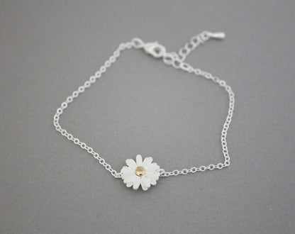 White Daisy flower pendant bracelet (925 sterling silver / plated over Brass)