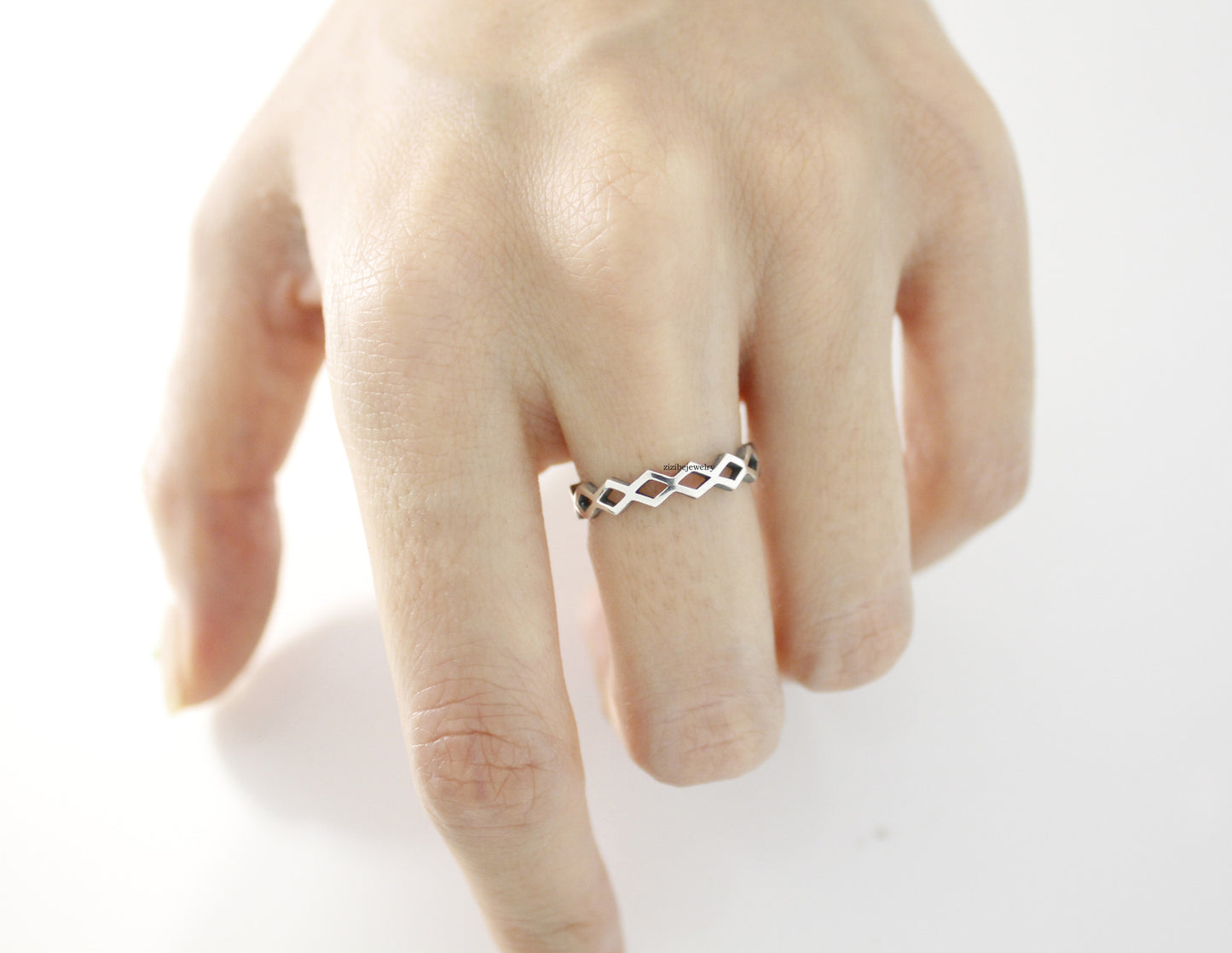 925 Sterling Silver Cut Out Rhombus band ring, R0681G