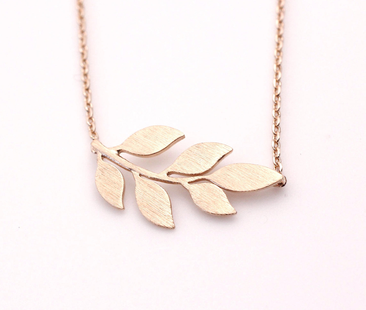 Siadeways Bay Leaf pendant necklace in Gold / Silver / Rose Gold