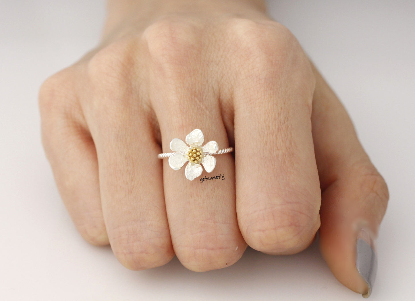 White Daisy flower ring