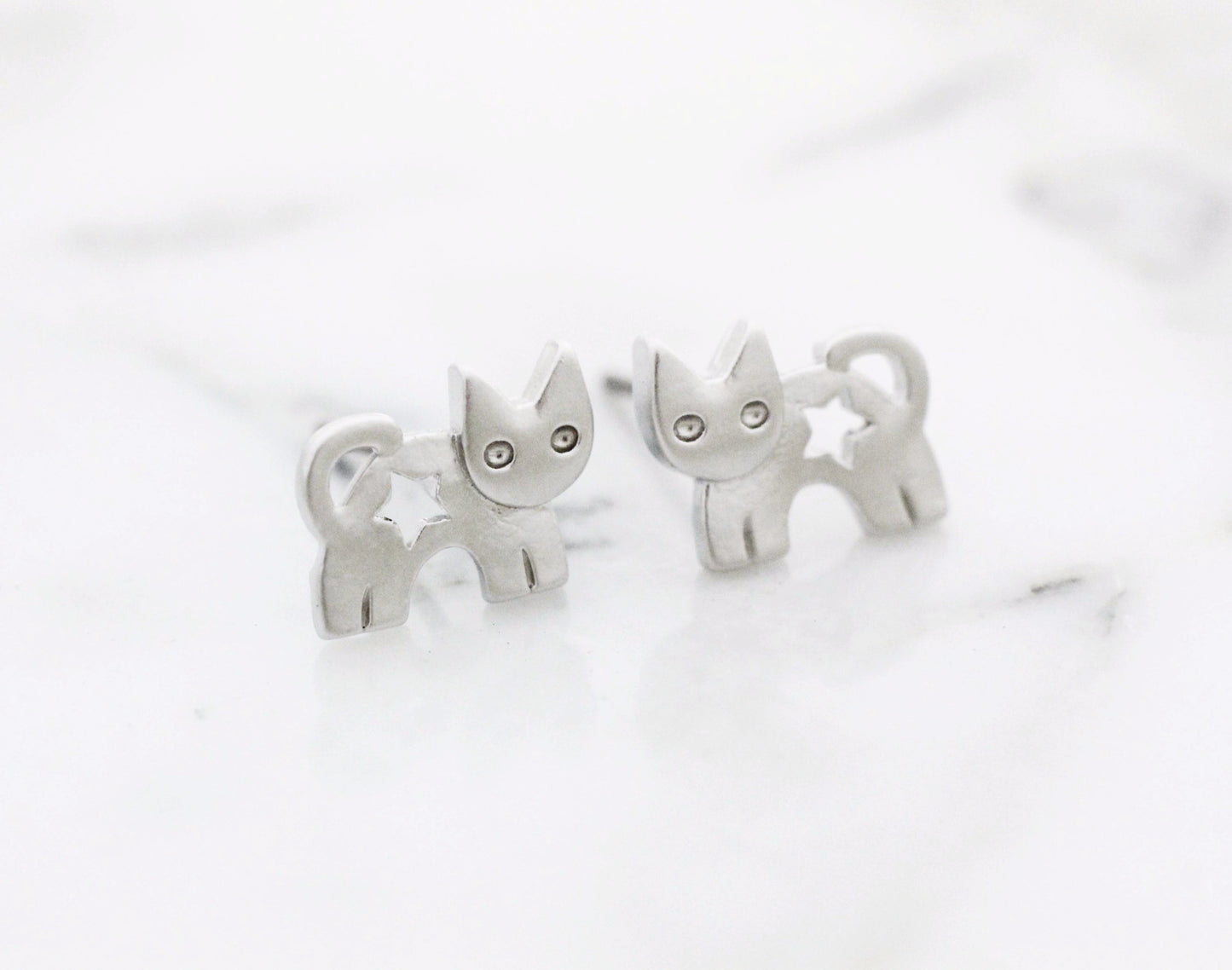 Cute Kitty cat stud earrings in 2 colors