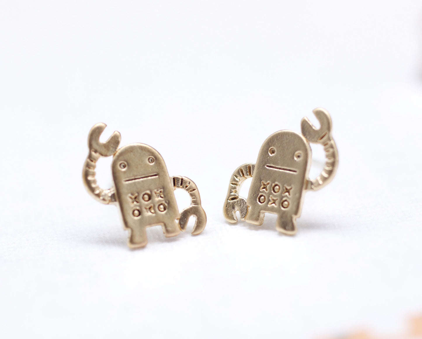 cute and unique robot post earrings( gold /silver)