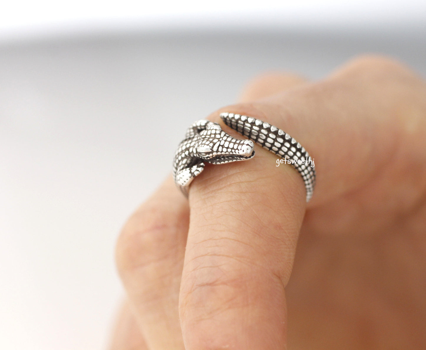 Antique style Alligator or Crocodile Adjustable Wrap Ring, R0275S