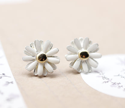 White Daisy flower studs earrings (925 sterling silver / plated over Brass)
