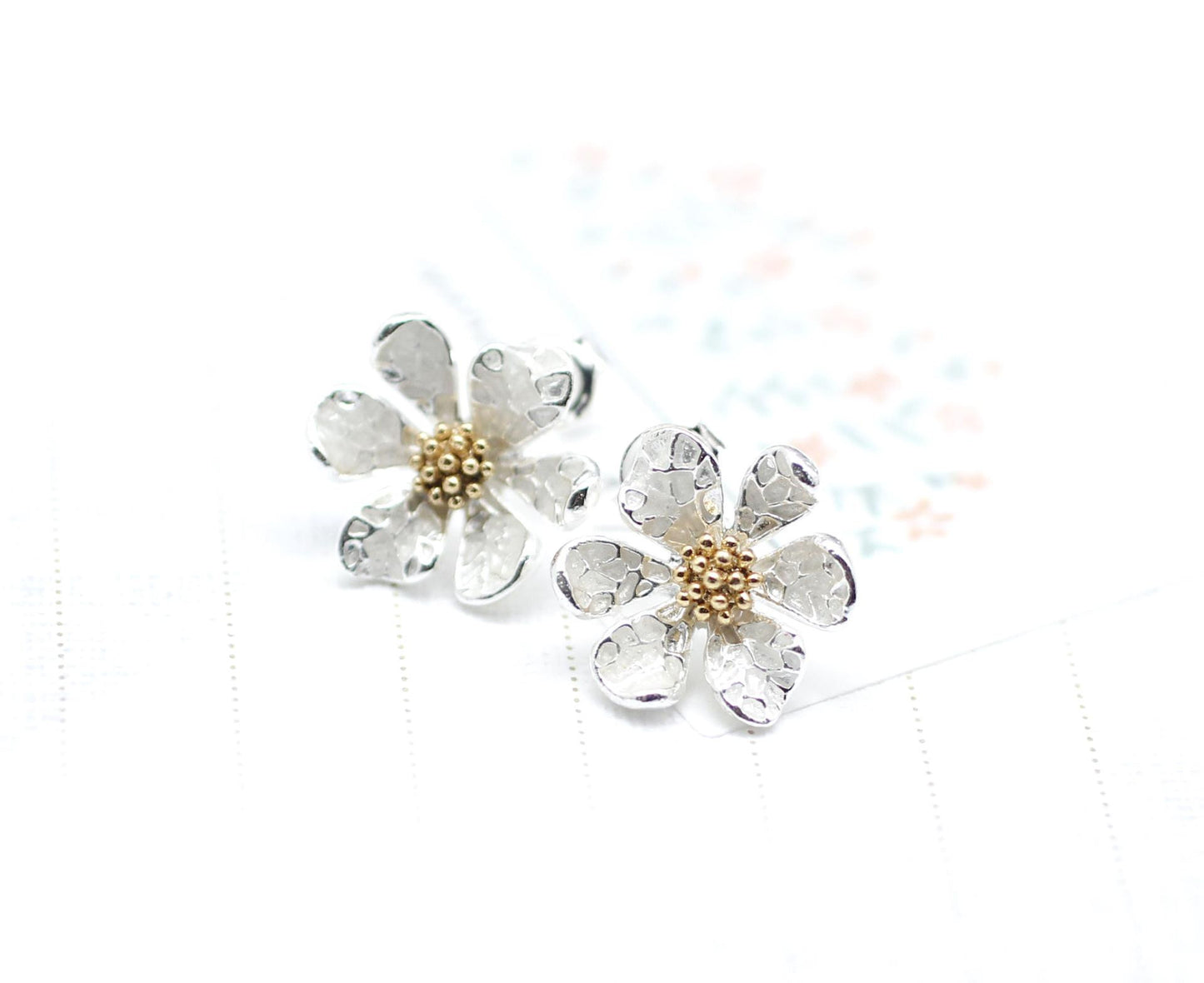 White Daisy flower Earrings