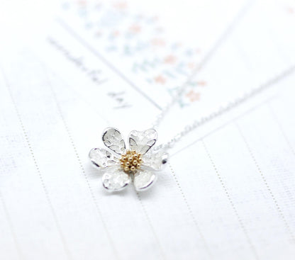 White Daisy flower pendant necklace