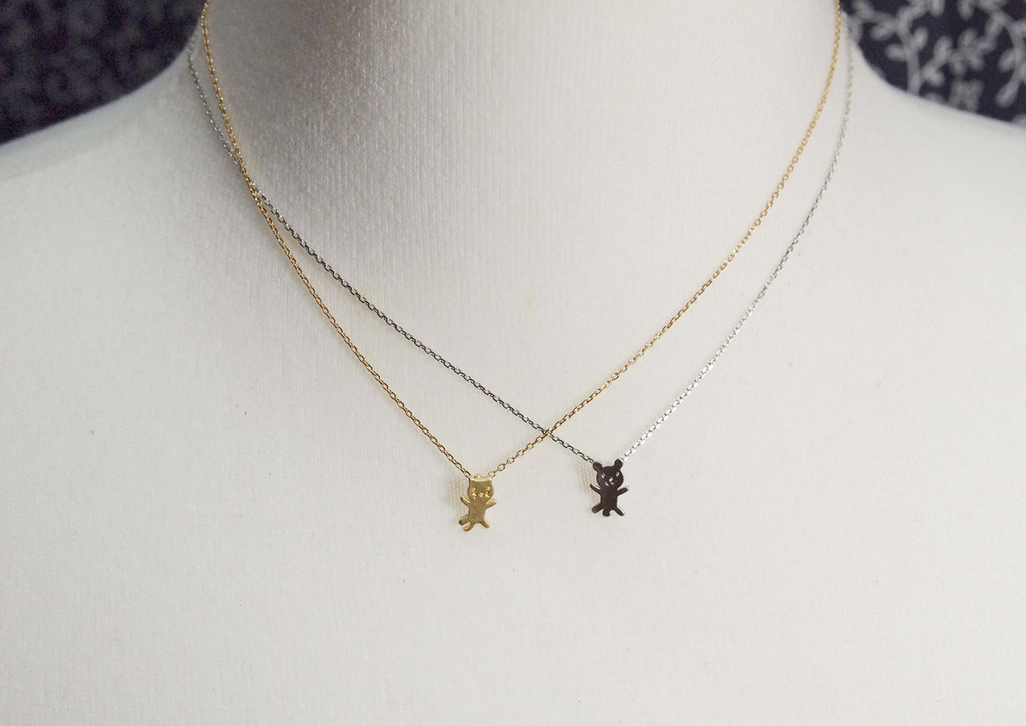 cute and unique tiny kitty cat pendant necklace( gold /silver)