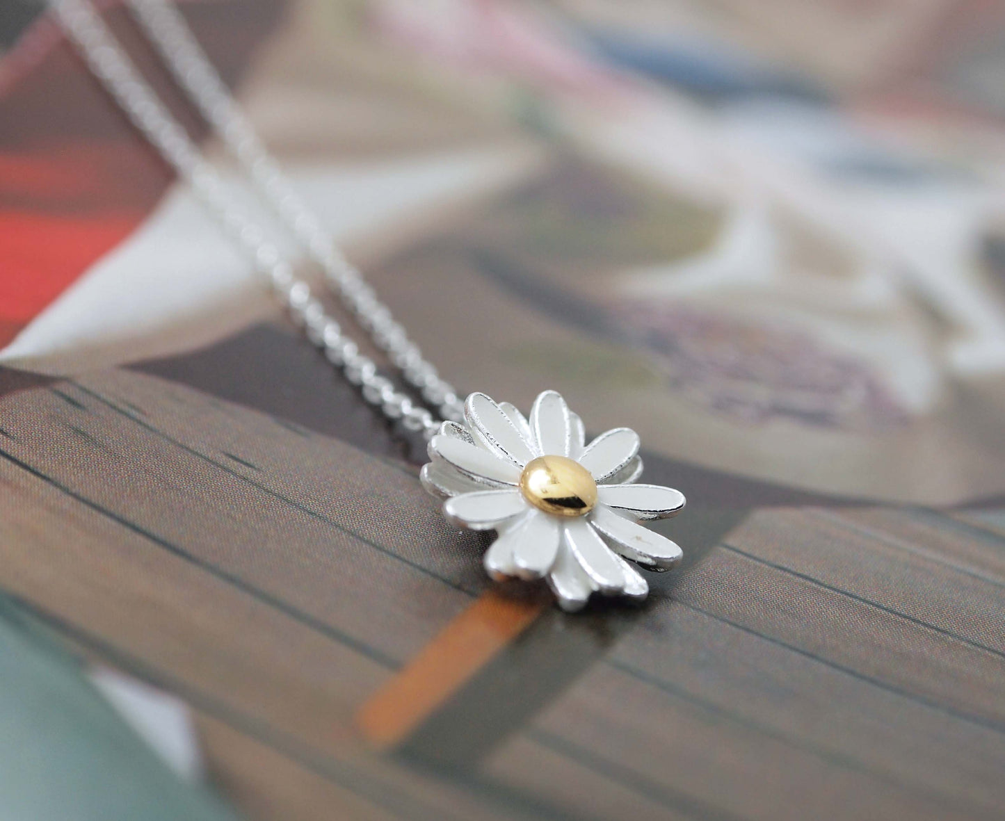 White Daisy flower pendant necklace (925 sterling silver / plated over Brass)