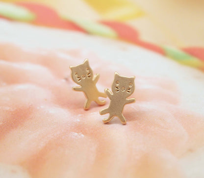 cute and unique tiny kitty cat post earrings( gold /silver)