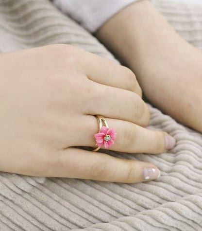 Antique and Vintage White Daisy Flower Ring detailed in swarovski stone