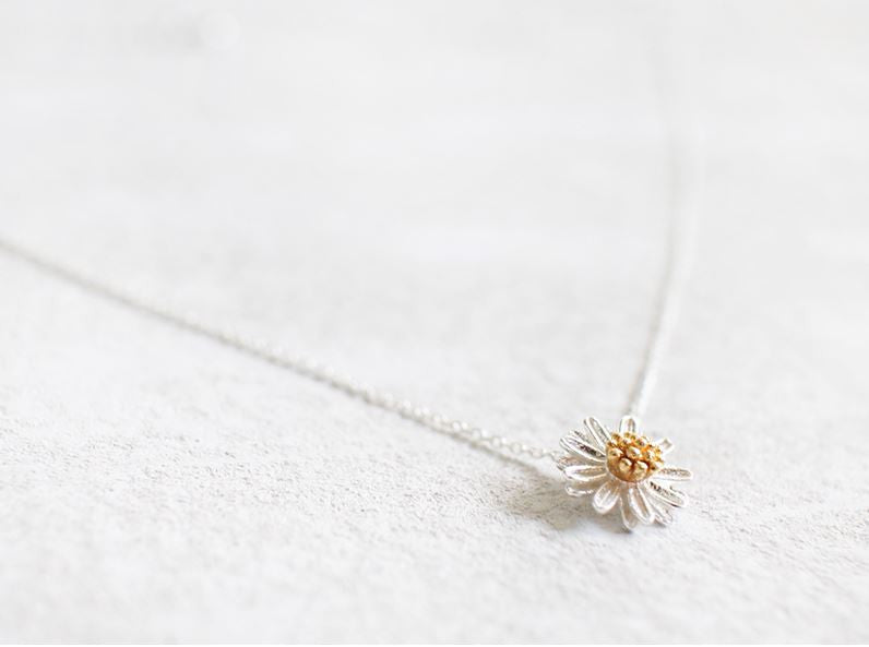 White Daisy flower pendant necklace-3(925 sterling silver / plated over Brass)