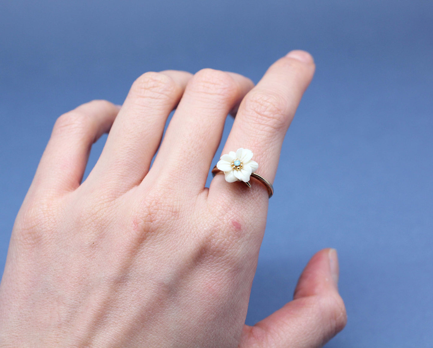 Antique and Vintage White Daisy Flower Ring detailed in swarovski stone