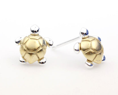 Tiny Sea Turtle Stud earrings in gold / silver