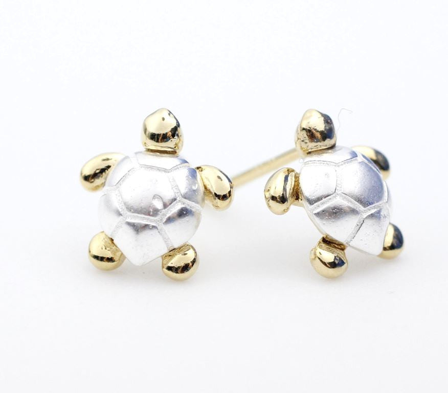 Tiny Sea Turtle Stud earrings in gold / silver