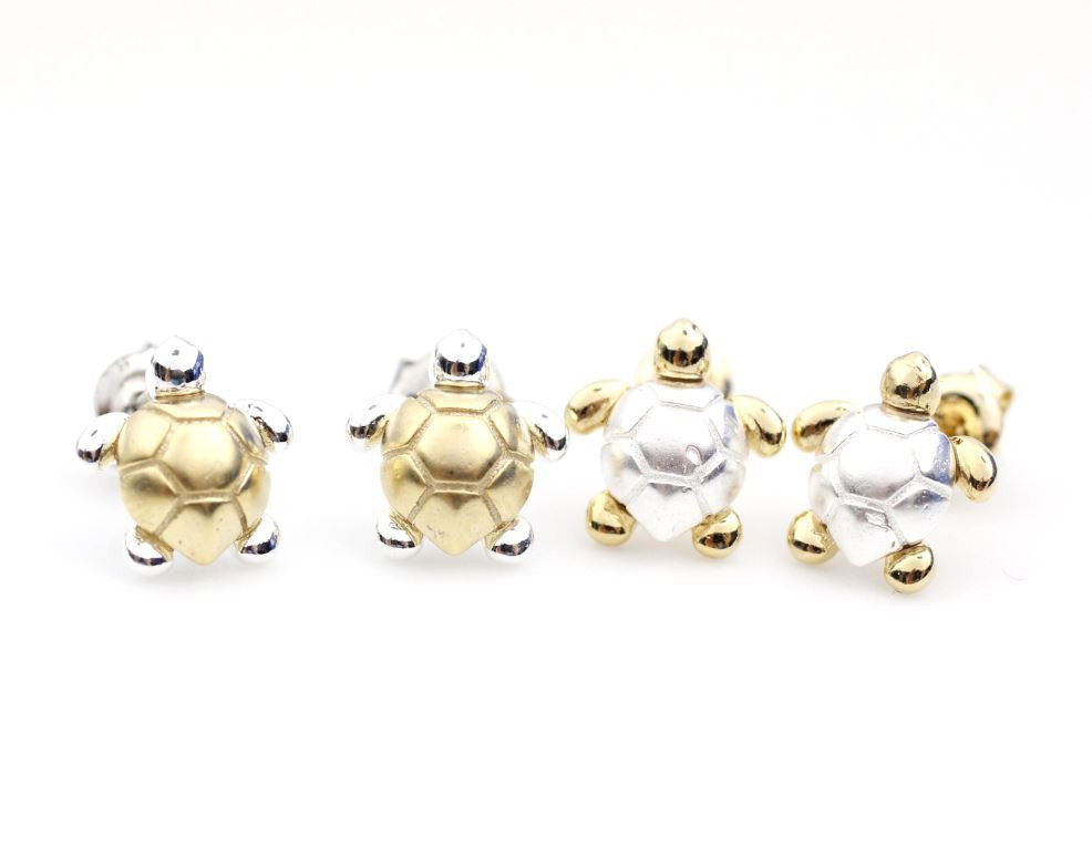 Tiny Sea Turtle Stud earrings in gold / silver