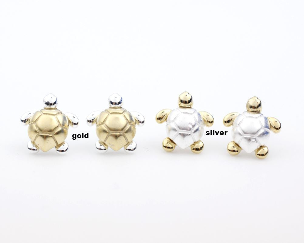 Tiny Sea Turtle Stud earrings in gold / silver